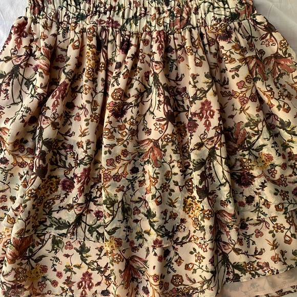 Floral Flowy Mini Skirt 💐 - Picture 2 of 2